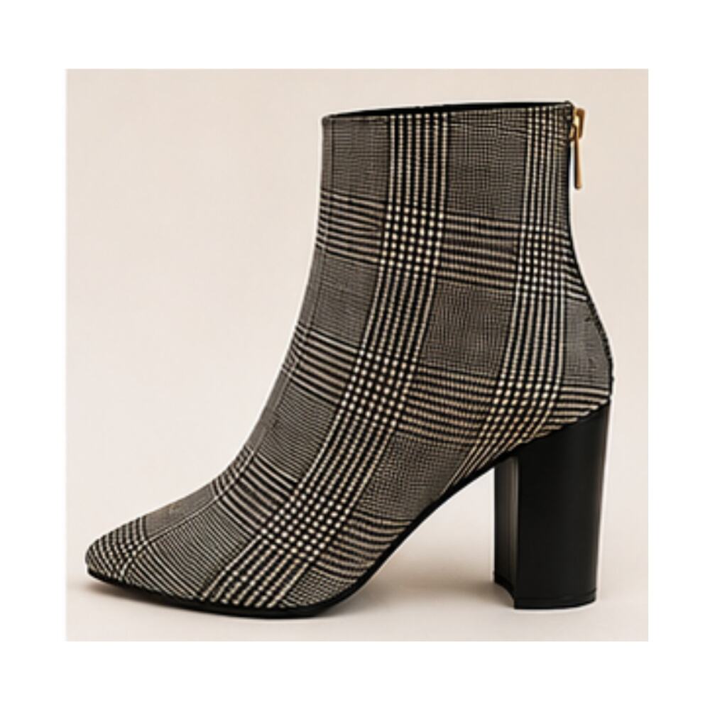 Club Monaco Aaylina Bootie Womens Size 7.5 Size 38 Black White Plaid Back Zip